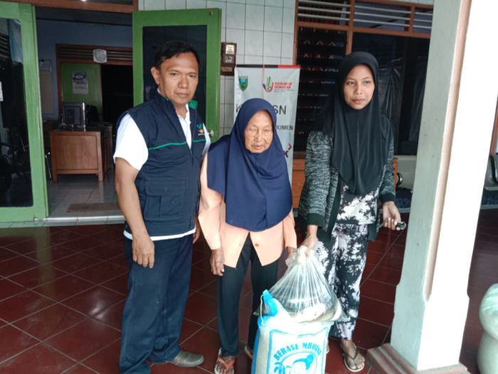 PENERIMAAN BANTUAN SEMBAKO DARI DINAS SOSIAL KABUPATEN KEBUMEN 02