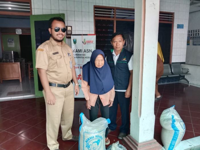 PENERIMAAN BANTUAN SEMBAKO DARI DINAS SOSIAL KABUPATEN KEBUMEN