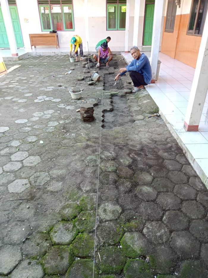 PERBAIKAN PAVING HALAMAN GEDUNG PKK KEL WONOKRIYO 01