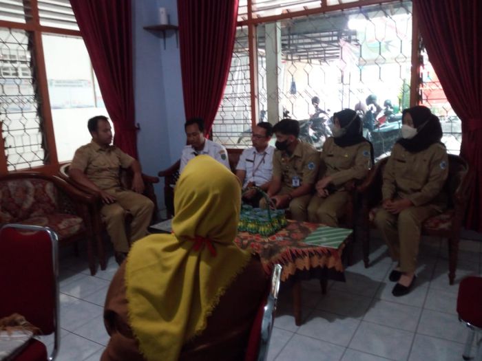 Bantuan pendataan bantuan  permakan dari dinas sosial  dan anak terlantar 01