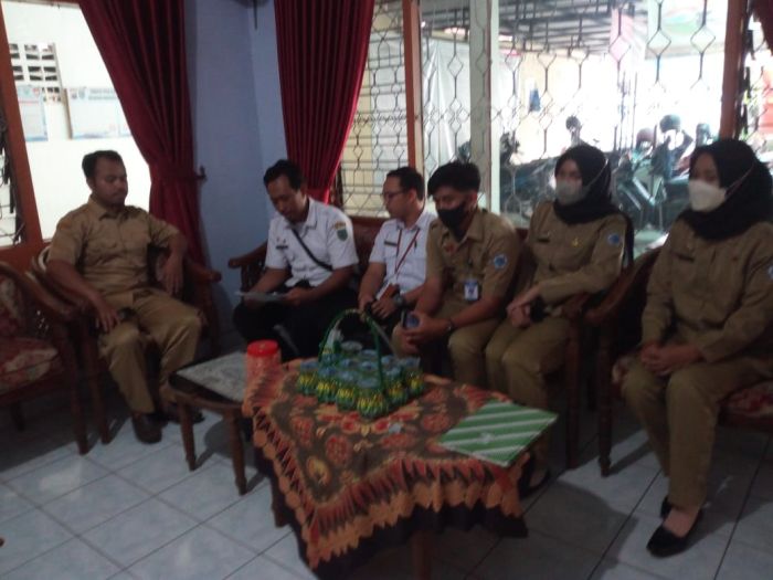 Bantuan pendataan bantuan  permakan dari dinas sosial  dan anak terlantar