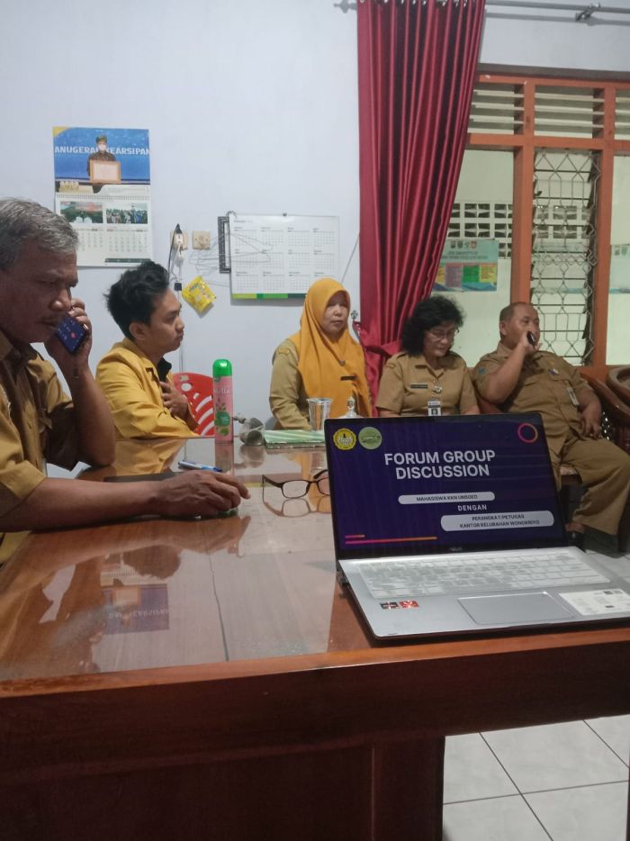 RAPAT KOORDINASI DAN FORUM GRUP DISKUSI ANTARA PEGAWAI KANTOR KELURAHAN WONOKRIYO DENGAN MAHASISWA KKN UNSOED 01