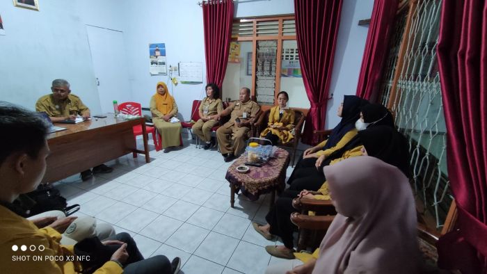 RAPAT KOORDINASI DAN FORUM GRUP DISKUSI ANTARA PEGAWAI KANTOR KELURAHAN WONOKRIYO DENGAN MAHASISWA KKN UNSOED 02